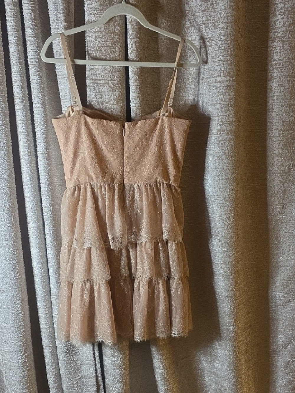 BCBGMaxAzria Strapless Blush-Pink Lace Tiered Dress Size 1p - Picture 6 of 6